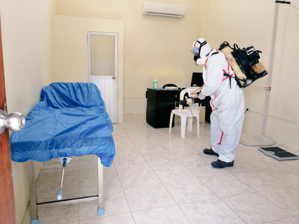 DPS_LosRios's tweet photo. #ActivadosPorLaSalud | En el Hospital Básico de Manglaralto en #SantaElena, continúa con desinfección de los espacios de atención al usuario para prevenir la transmision del #Covid19ec. @Salud_CZ5 cumple con las normas internacionales en la desinfección de las unidades de salud. https://t.co/IJz0Hqp14c