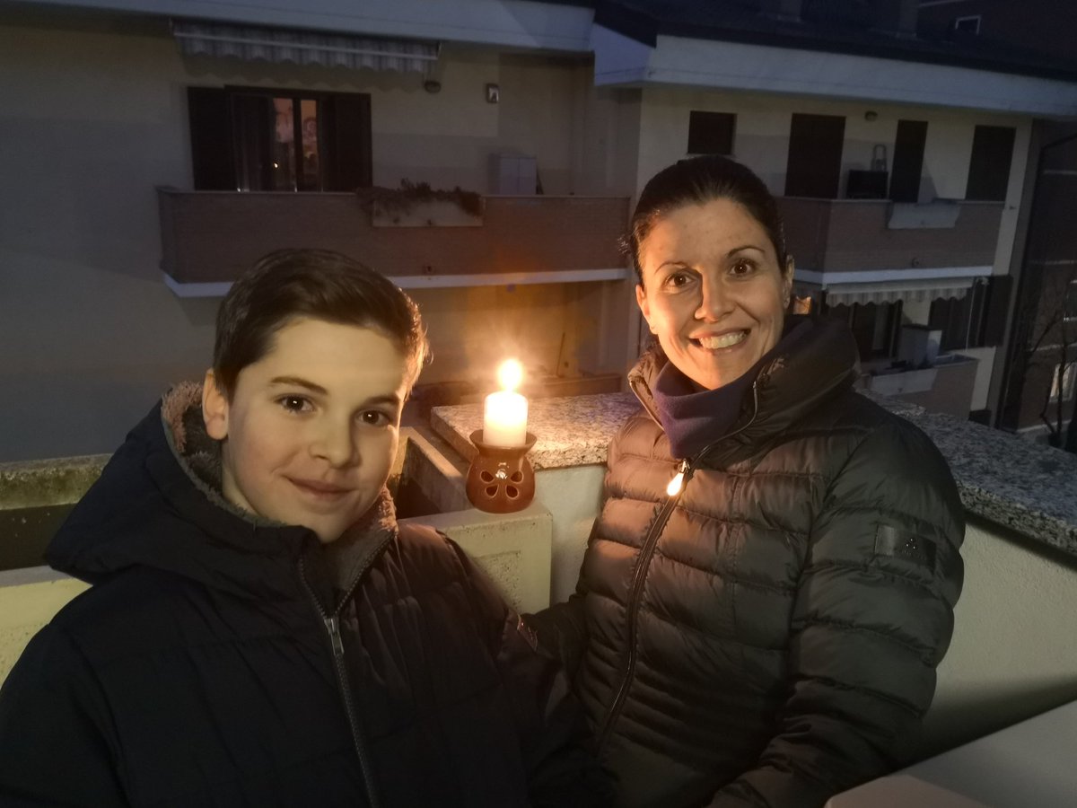 tsciacca76's tweet photo. #scuoleilluminate - ics"E.Alessandrini"- Cesano Boscone - andrà tutto bene! https://t.co/bvWnSyx6is