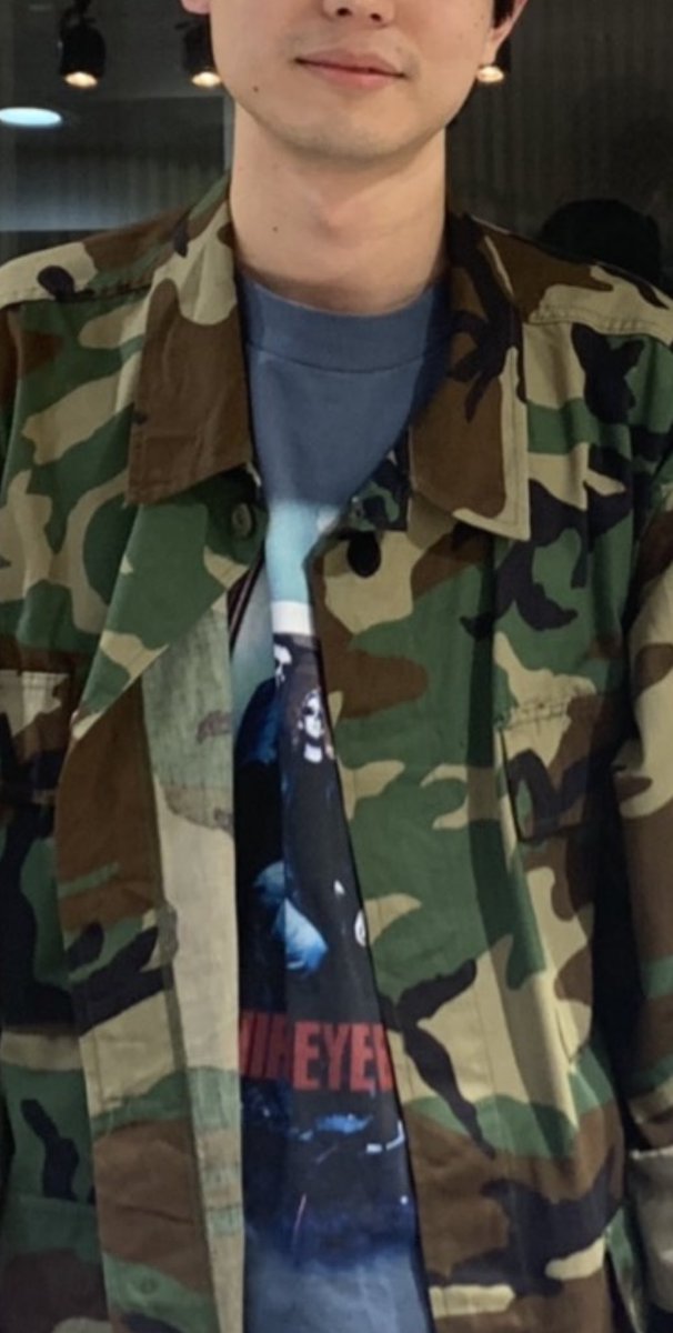 菅田将暉が中に着てるTシャツ、チラッと見える5文字からThird Eye