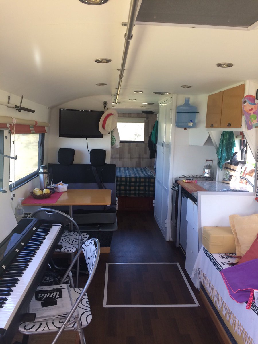 1114El's tweet photo. Aún antes de comprarlo 🚌 sabíamos que el 🎹 piano iba a estar 😆/ En la foto Diego ayuda a medir para saber qué espacio quedaba para el resto 😝...
#casarodante #motorhome #campingcar #camping #airelibre #rodanteando #autocaravana https://t.co/Gxm30rzunD