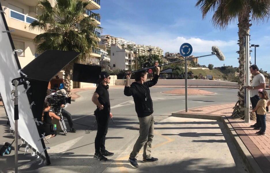 🔴🎥Nos acaban de llegar estas fotos del rodaje realizado por una de nuestras alumnas para su proyecto curricular, se trata de un cortometraje llamado “Galerna” que por lo pronto promete mucho, nosotros estamos deseando ver ya el resultado ¿Y vosotros?😉⚫️
#rodaje #cinema #film