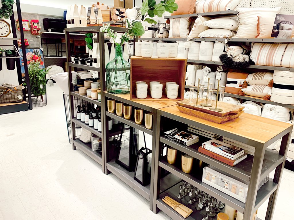 TargetVMAudrey's tweet photo. A few weeks ago we expanded our @magnoliatable Hearth &amp; Hand line at T1392! It is just so fresh and clean! I had a blast merchandising this spring set! 🌿🌾🌼 @Holly_Target @HRNiccole @VM_Lindsay @tylerinstyle https://t.co/Ne5eYGGtho