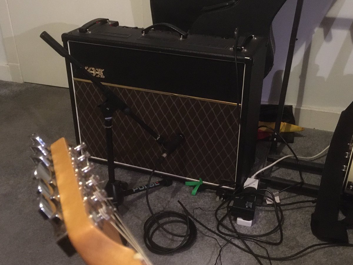 _homeeconomics's tweet photo. Something about isolation #recording #itsalbumtime https://t.co/naumRf9tZU