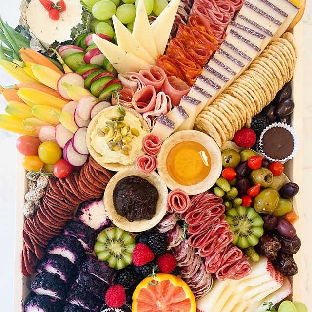 beehivecheese's tweet photo. "A Bright and Sunny Board", Cheese to Please.
Cheese, meat, fruits, honey, chocolate, brined & pickled things on a platter. 2020.
.
#Cheeseboardmonday #makingfriendswithcheese #cheeseplatter #charcuterieplatter #charcuterie #cheddar https://t.co/EHC6o4nkUs