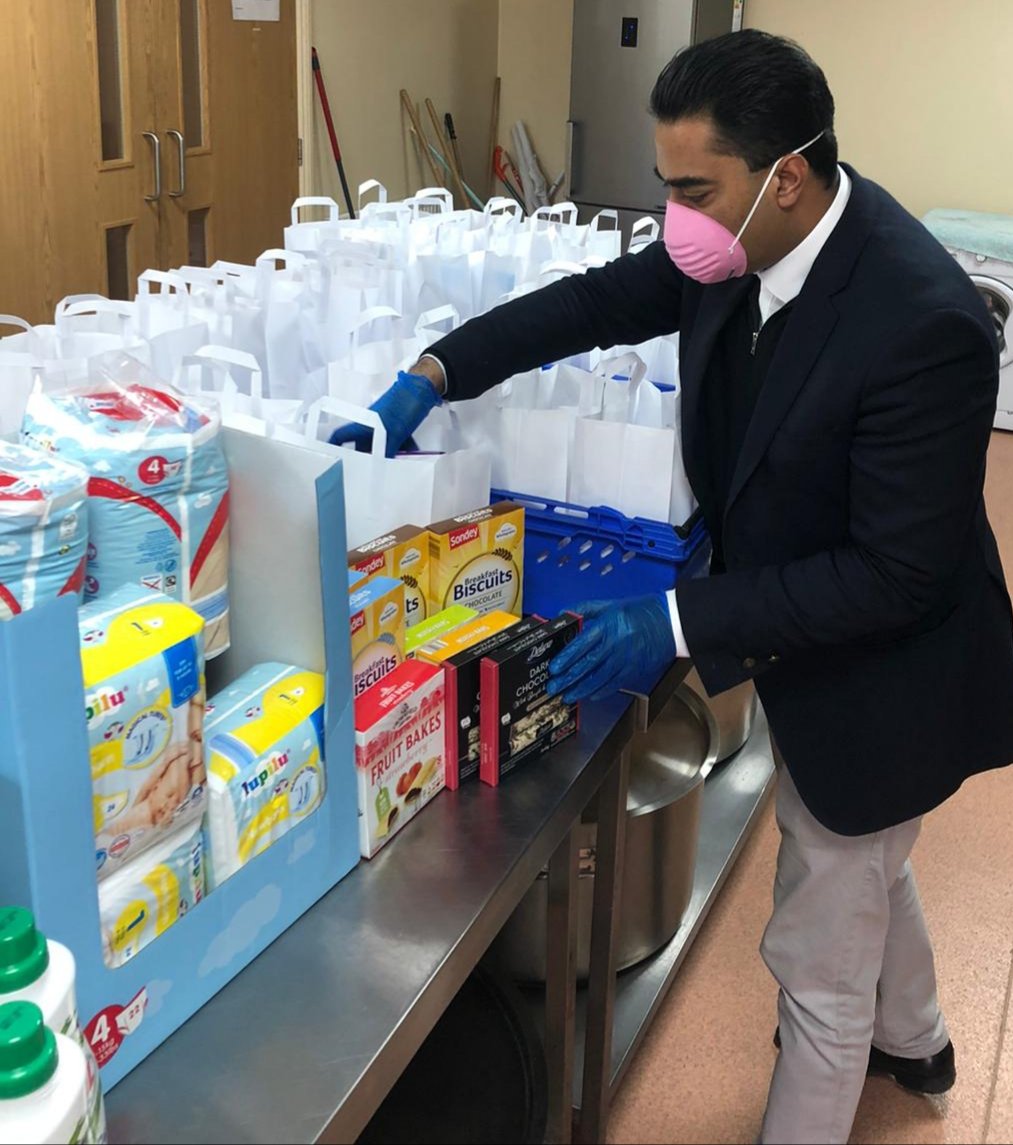 SloughThisis's tweet photo. Great work from all over Slough here is but one example Ajmal Azam local barrister with businessmen, mosque and Ujala foundation delivering food packs and essentials to our hard pressed NHS workers at Wexham Park Hospital 
#covid19 #thisisSlough #slough  #NHSheroes #voluntary https://t.co/xJQKFoATRH