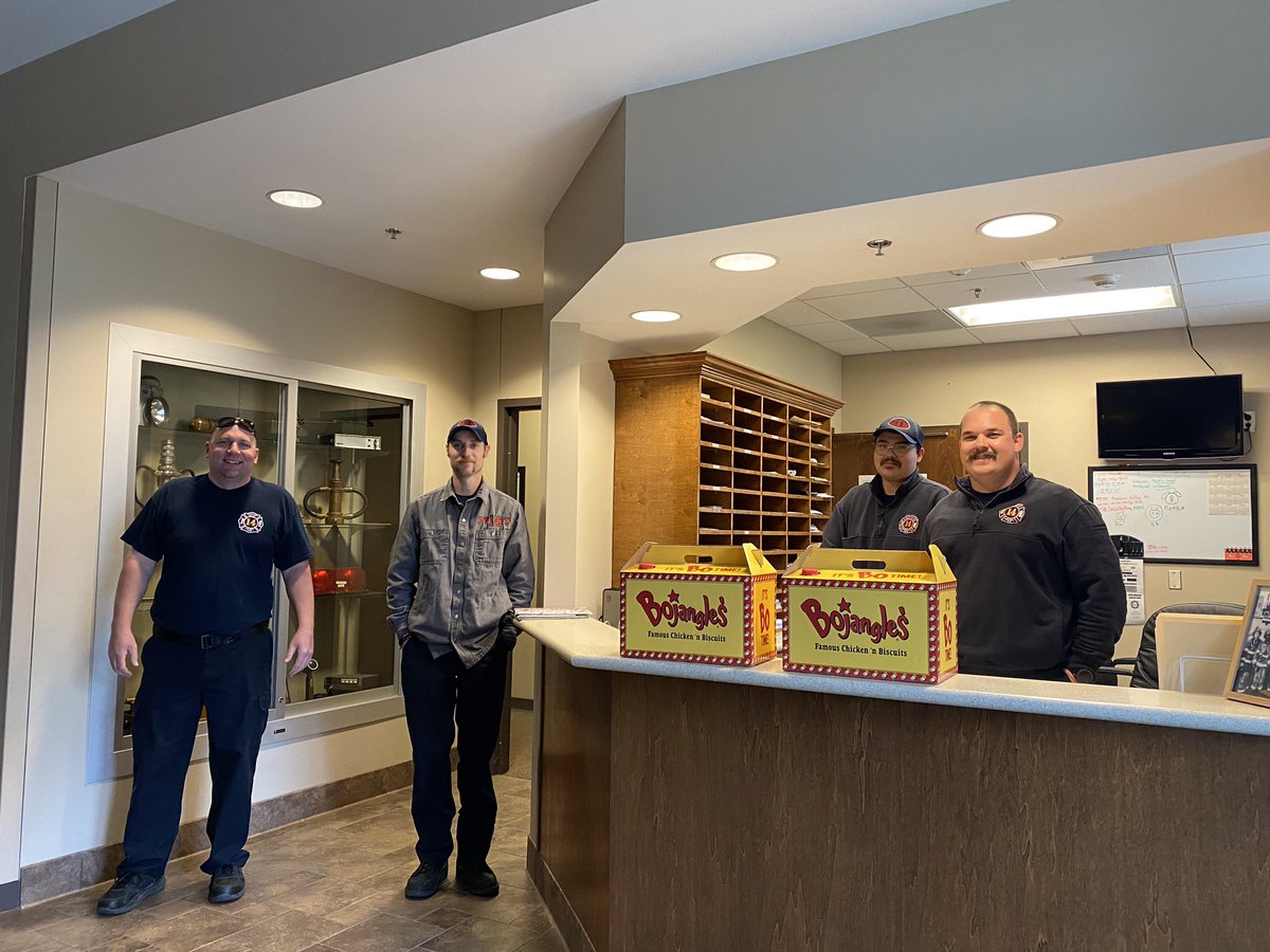 GoofyAnge80's tweet photo. I got to show some BoLove to the Pleasant Valley Fire Department in Indian Land SC today! #itsbotime #bolove #wereinthistogether #southernfoodwithsass @Bojangles https://t.co/3quJwNZSU3