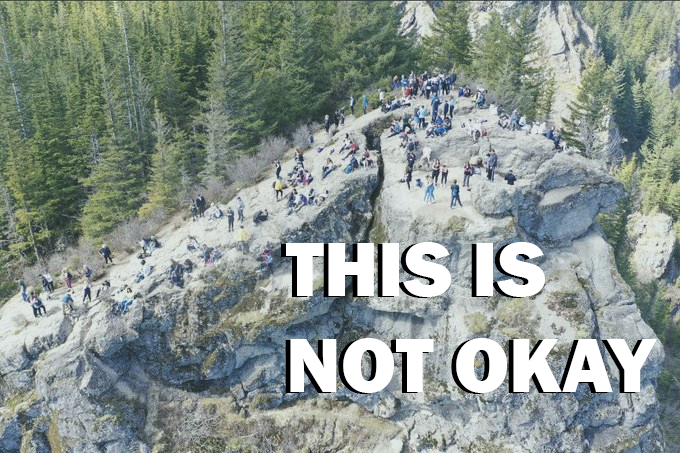 Being outside is okay. Not using common sense is not. 

• Stay at home as much as you can.
• Limit trips for groceries, gas, and other essentials.
• Maintain a safe distance of at least 6 feet and avoid crowds *everywhere* you go. #StayHomeSaveLives 

📸: Chris McFarland