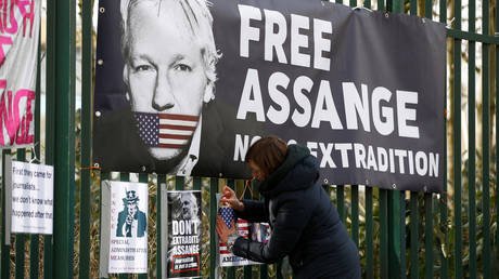 YaabeMukhtar's tweet photo. Julian Assange's lawyers to apply for release on bail, citing risk of Covid-19 — WikiLeaks — RT UK News https://t.co/sqZf4WvILl #COVID19UG #coronavirus via #Russia 
@RT #Assange https://t.co/8smfdFIN8V