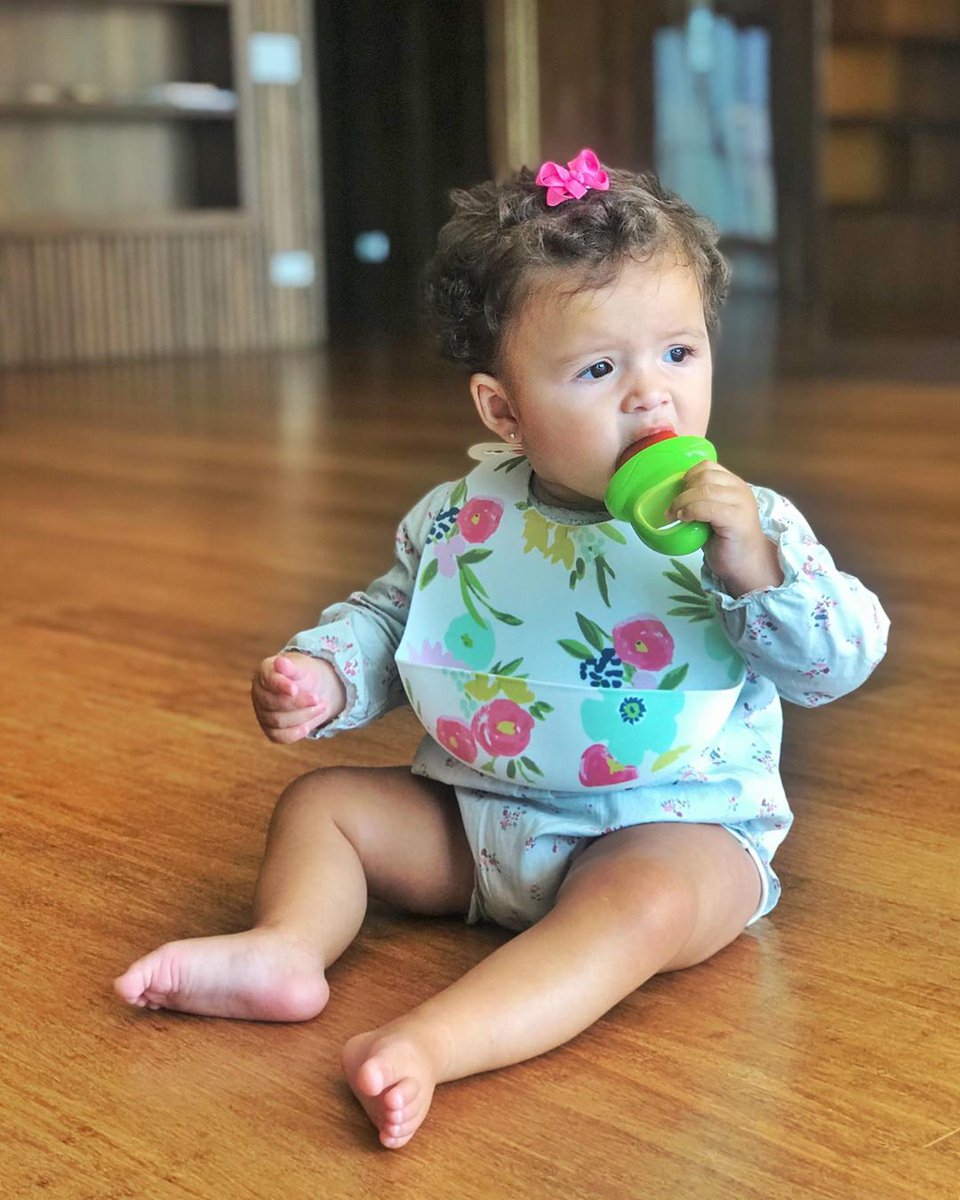 Comiendo paleta de fresa 🍓 Disfrutando de cada momento que llenas de amor ❤️ TE AMO ❤️ #YoMeQuedoEnCasa  #estáentusmanos