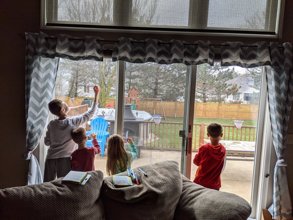VHS_CReynolds's tweet photo. A little window drawing today! #VHSisCreative https://t.co/D4a8YDT0o7