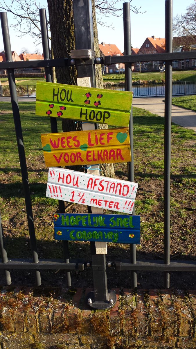 Jeugd waarschuwt buurtbewoners op kleurrijke manier. Super dat de jeugd ook zo betrokken is op Pathmos. Trots op jullie.👍❤