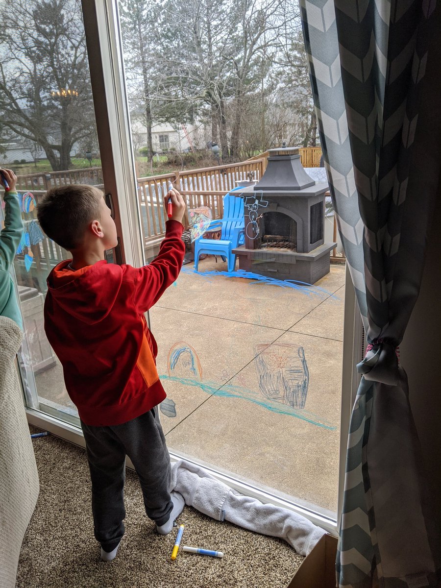 VHS_CReynolds's tweet photo. A little window drawing today! #VHSisCreative https://t.co/D4a8YDT0o7