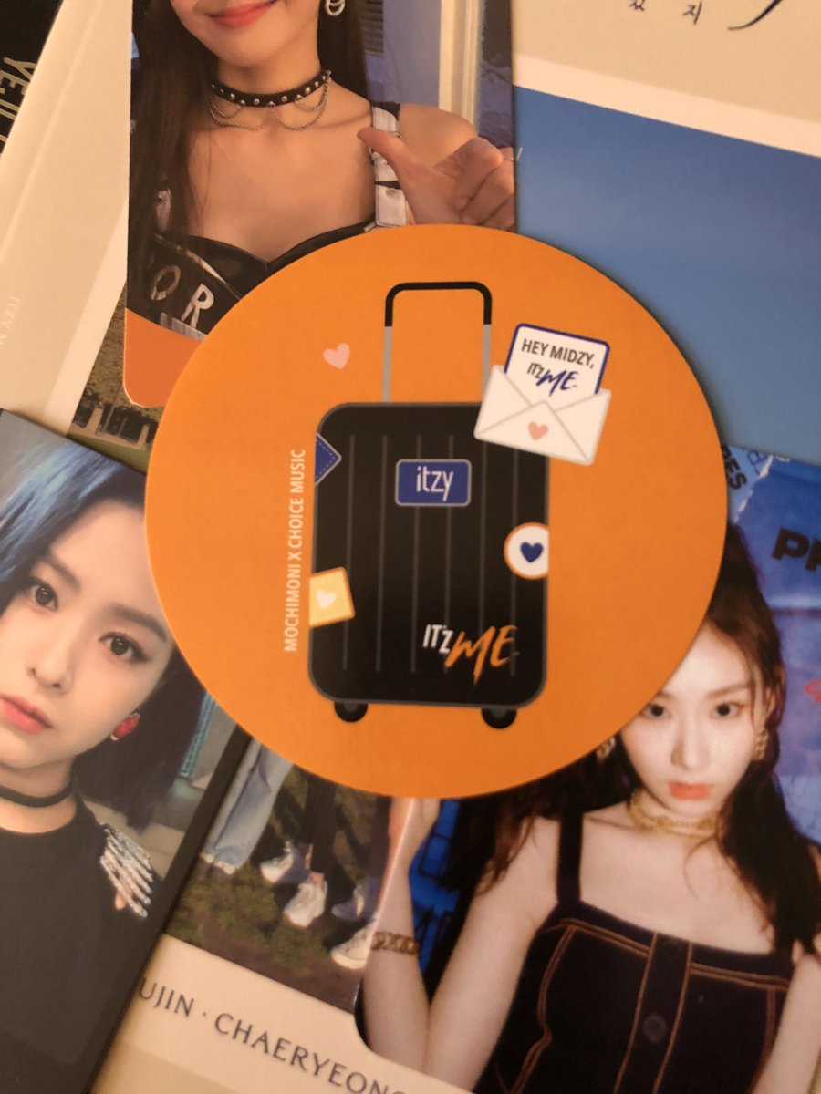Day 8 - I pulled my first Lia photocard shes so cute  also got the cutest sticker in my preorder package!! Now I just gotta wait for my everglow to finally come home