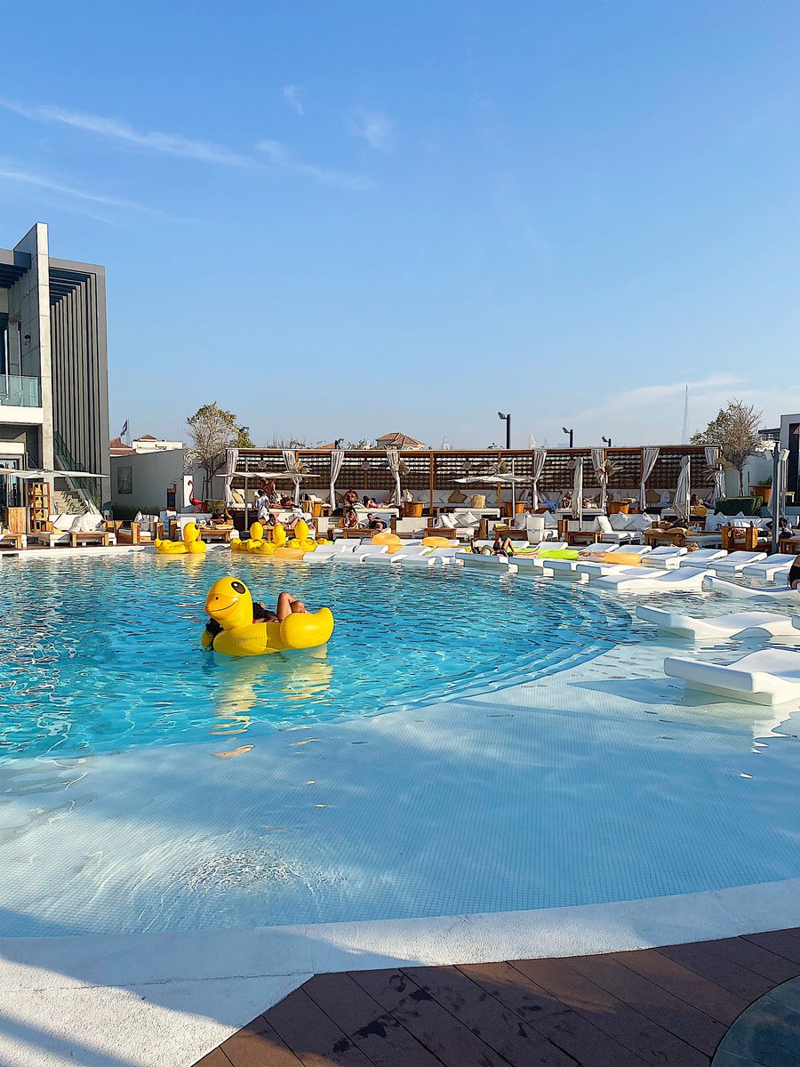 Reminiscing back to my trip to Dubai when I visited Nikki Beach I'd do anything to be able to just tan, relax & sip on mocktails under the sun again