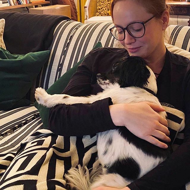 Thankful for the pets who make staying at home so much easier. Hoping you are all staying safe, sane and cuddled up.

Christina Hendricks (@actuallychristinahendricks) cozied up with her baby (and in her Anouk frames!) is the positive, comforting content… ift.tt/3dpkYDq