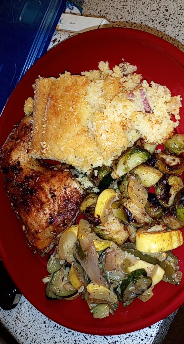 Yng_Kin's tweet photo. Tuscan baked chicken w/ roasted brussel sprouts with squash & my Homemade honey bacon cornbread 🔥👨🏾🍳 #DinnerFortonight
@acheatingvegan https://t.co/UNieDCXEFA