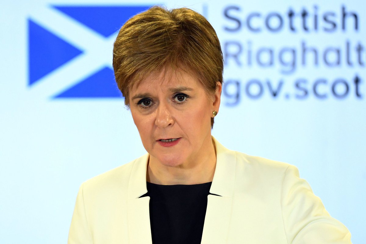 BBCRadioScot's tweet image. FM @NicolaSturgeon: "Stay at home"

The only permissible exceptions are: 

1. Shop for basic necessities once a day
2. Exercise once a day
3. Medical reasons or to care for a vulnerable person
4. Essential work

➡️ Live updates: bbc.in/2Ufnogl
🔈 bbc.co.uk/radioscotland