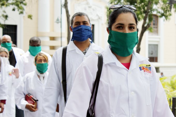 Cuban doctors tour Caracas in search of Covid-19 cases