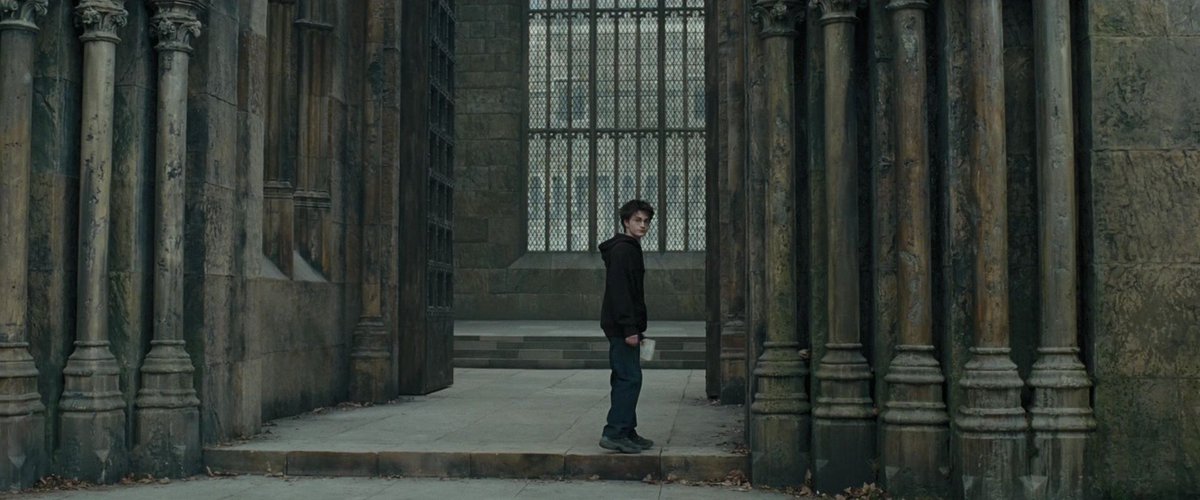 sherlockify's tweet photo. “Ascoltami bene. Senza autocertificazione non vai proprio da nessuna parte. Adesso torna dentro.” 

#HarryPotter https://t.co/19Q1TkyQ6H