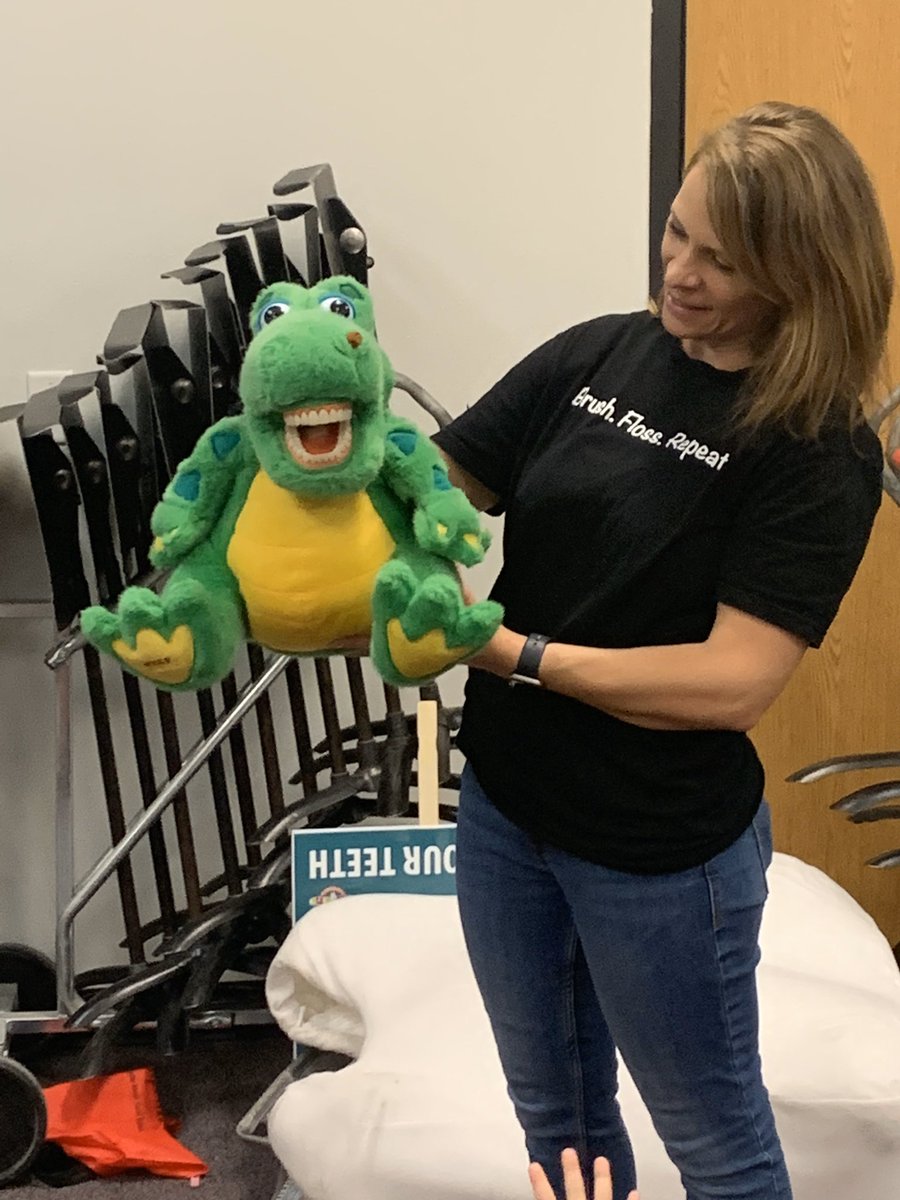 FinleyFalcons's tweet photo. Kindergarten students learning the importance of dental health. #FalconsRISE #candidphotosfromschool https://t.co/0Tz6Q7IGYY