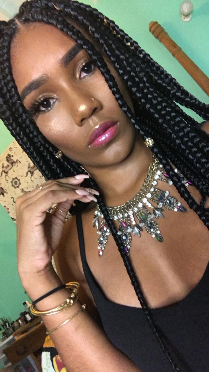 PrettyMothaFckr's tweet photo. Me 🤝 makeup https://t.co/4aq3NTvqjb