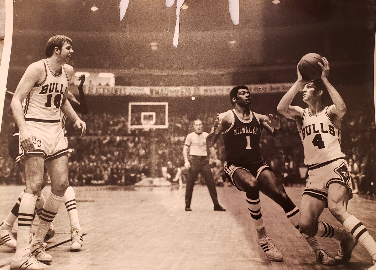 cabiwithkathy's tweet photo. Enjoy these!! My pops back in the day, against some of the greats (not Nixon of course...lol)
#jerrysloan
#NBATwitter
#ChicagoBulls
#utahjazz
#pistolpete
#evansvilleaces https://t.co/EkpN41XYSw