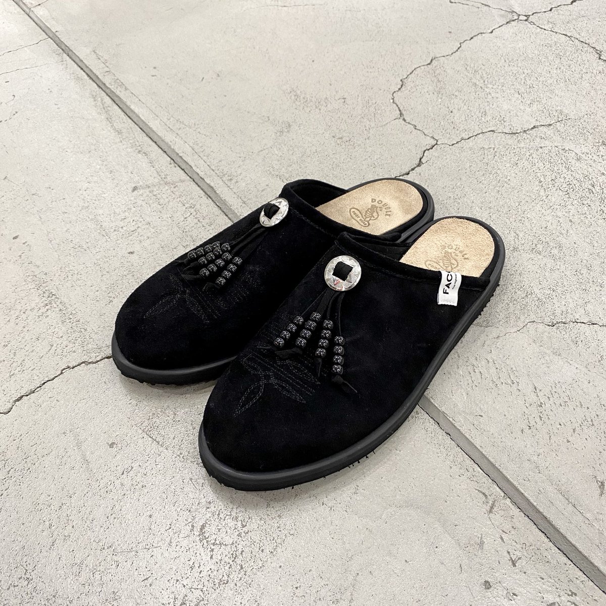 MT_SHINJUKU's tweet image. ＜FACCIES＞
"SUEDE SABO"
¥35,000(+tax)

2017年に設立された日本の
ニットブランドから
ウエスタンライクなサボが
入荷致しました。

#FACCIES
#monkeytimejp