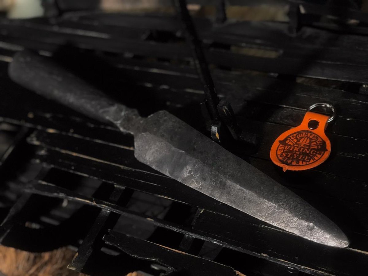Viking spear head 🔥

>> Viking-Styles.com <<
