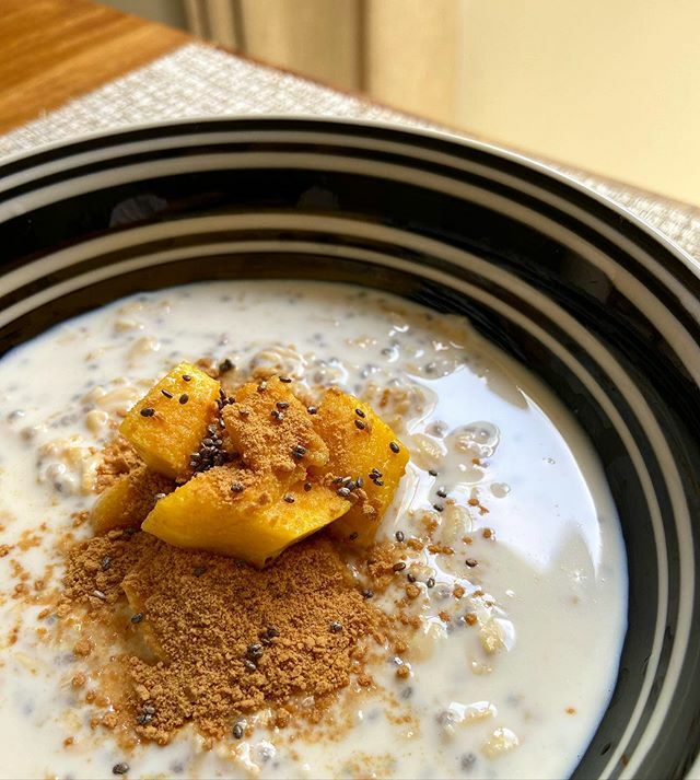 badudets's tweet photo. MANGO FLOAT OVERNIGHT OATS

O ha! A new spin on overnight oats. Yung basic recipe nakapost sa blog, pero lagay ko na rin dito.

Paghaluin lang sa isang jar ang rolled oats, chia seeds, greek yogurt, milk, condensed milk kung gusto mo mas matamis. Lagay n… https://t.co/4ryh1swU99 https://t.co/6cNr0Ji3LS