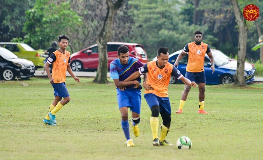 SACityFC's tweet photo. Rindukan bolasepak, rindukan bau padang.

Semoga kita dapat kembali normal secepat mungkin.

Stay safe, stay home!

We can fight this together!

#shahalamcity
#wolffighters
#fearless
#FightOn
#fightcoronavirustogether
#fightcovid19 https://t.co/bJHQCeo93P