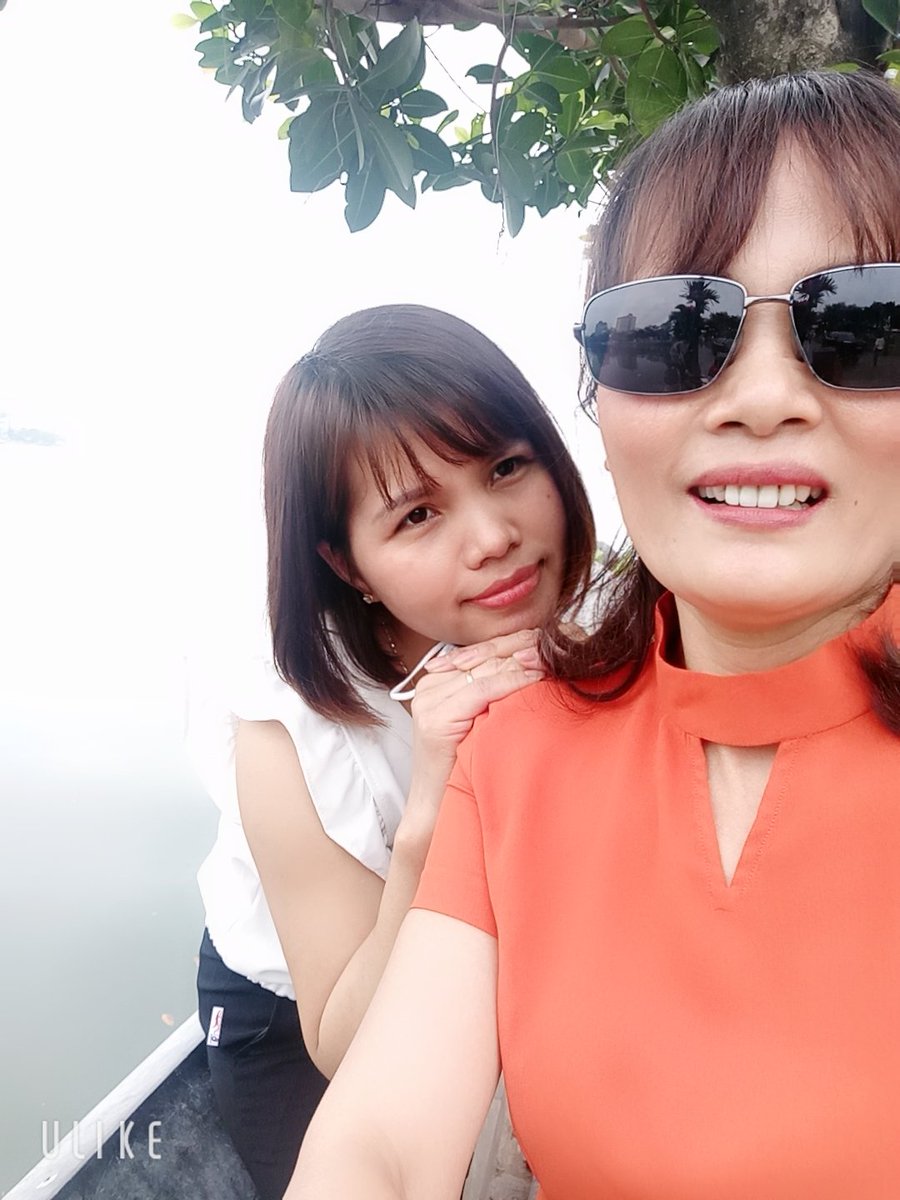 Cuộc đời chỉ có một 
Vì thế hãy làm những gì 
khiến mình hạnh phúc 
Và ở bên cạnh người 
Khiến mình mỉm cười..
