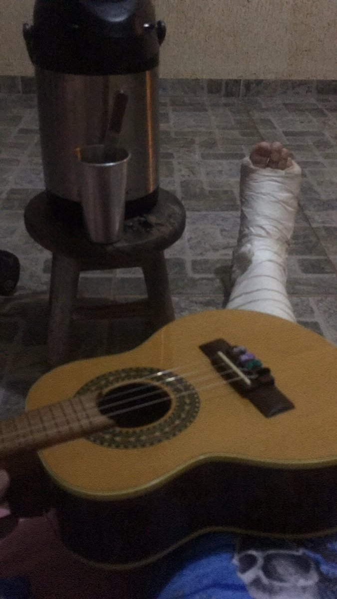 fabiius's tweet photo. Cada um na sua quarentena 😪 https://t.co/8bnvR1qR8O
