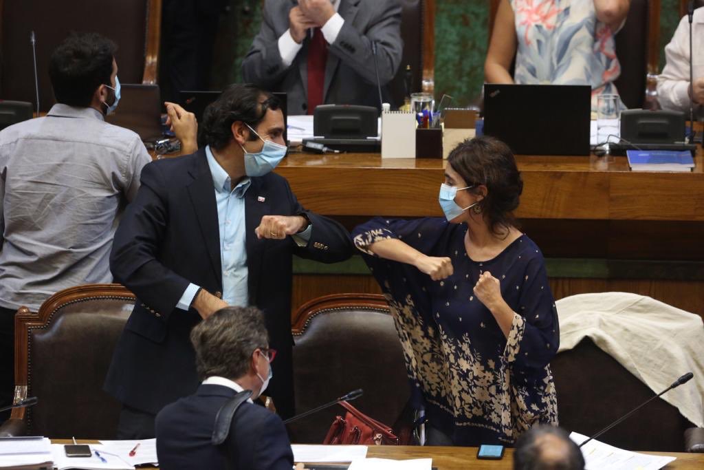 fdoarab's tweet photo. Al fin!!!! Después de casi dos años de tramitación se aprobó proyecto de ley de #TrabajoADistancia y #Teletrabajo que permitirá a nuestros trabajadores gozar de un tipo de empleo más moderno, inclusivo y sustentable, con mayor claridad de sus derechos y reglas claras 👨🏻‍💻👩🏻‍💻💪🏼👏🏼🇨🇱 https://t.co/nmB8AlZLAC