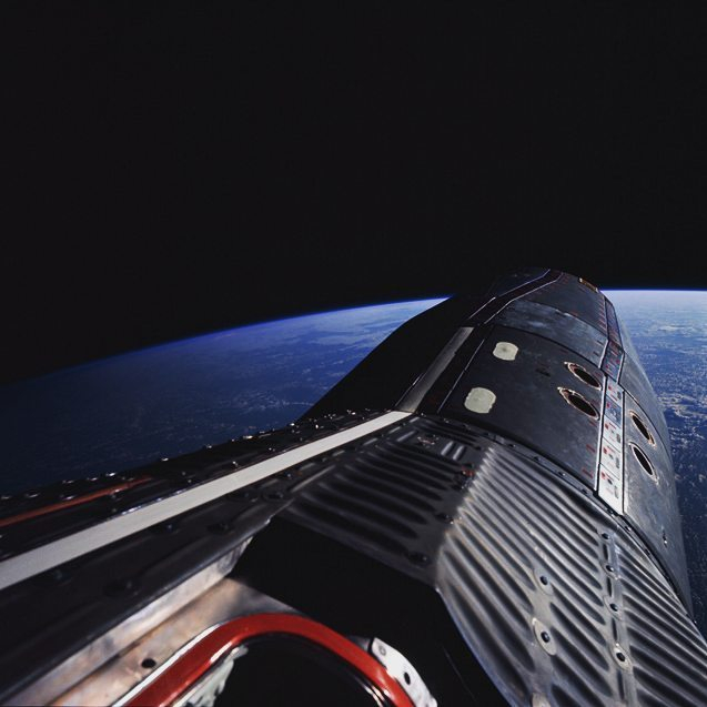 ComeInSpaceCmd's tweet photo. Gemini XII, hatch open, in Earth orbit. #nasa #gemini #apollo #space #history #astronaut #moon #stars #science #launch #vostok #dock #capsule #rendezvous #moonlanding #moonmachines #earth #spaceexploration #explore #discover #photography #photo #photooftheday #picoftheday https://t.co/wTtUF96DVN