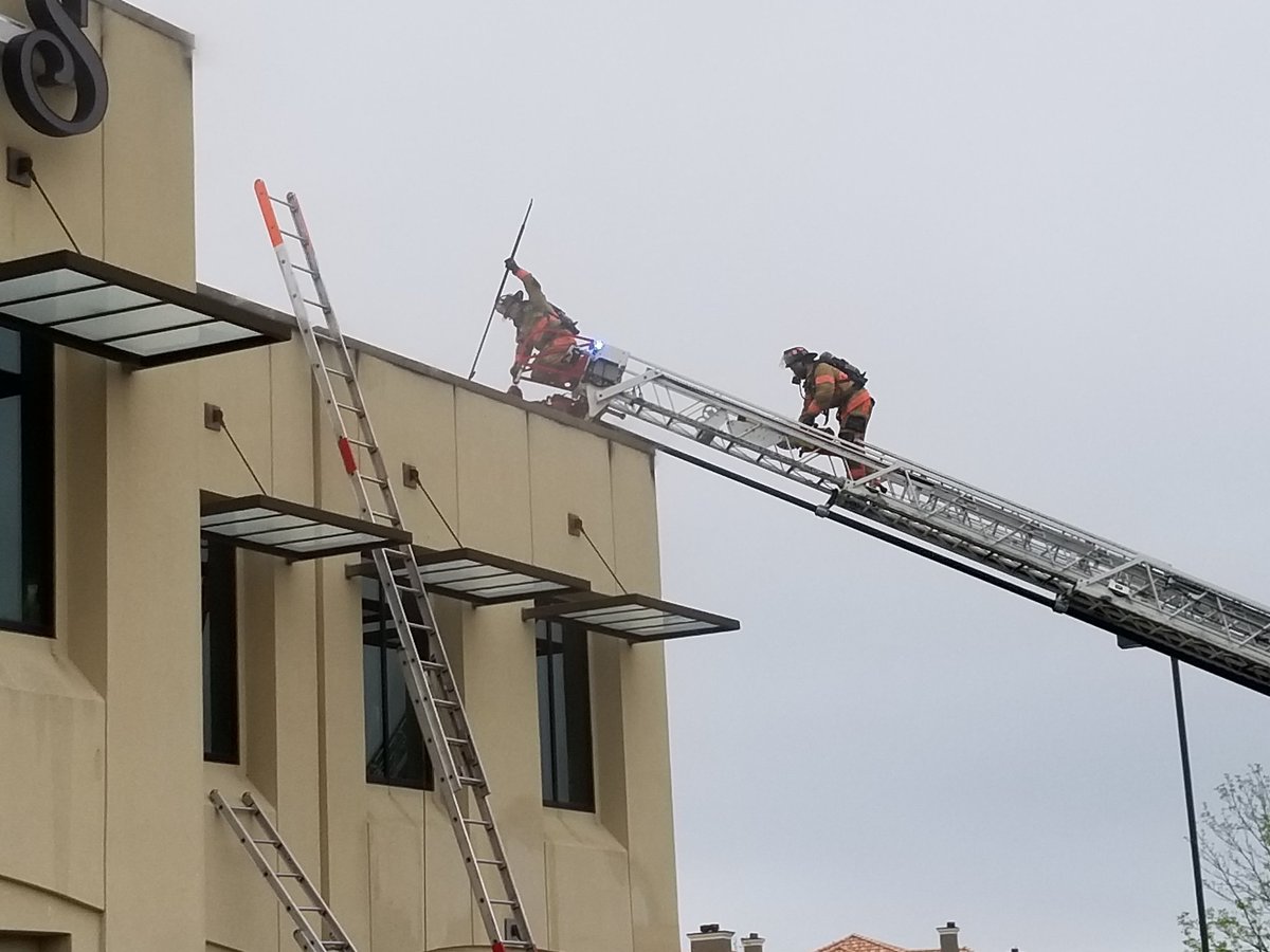 Irving_Fire's tweet image. 2 alarm still working.  No injuries reported