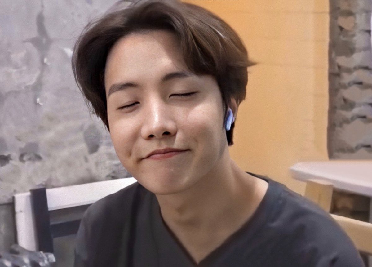sundetail's tweet photo. #HOBI: i’m the prettiest boy on this app https://t.co/WSuXdsn6BS