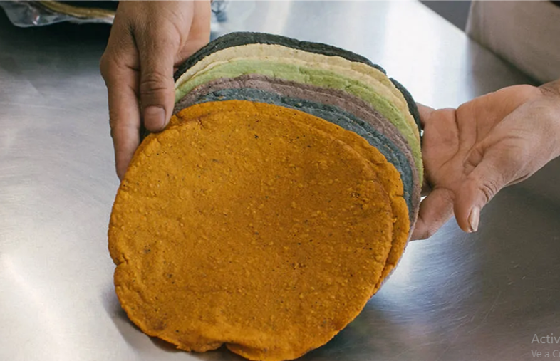SNTEDUCINDIGENA's tweet photo. #Entérate Cal y Maíz: una tortillería de maíz criollo, de colores, en Mixcoac.
👉 https://t.co/cEWtrxRIlc
#LocalMX #ConocimientosYSaberes #NuestrosPueblosYSusLenguas https://t.co/YSBFER3AR1