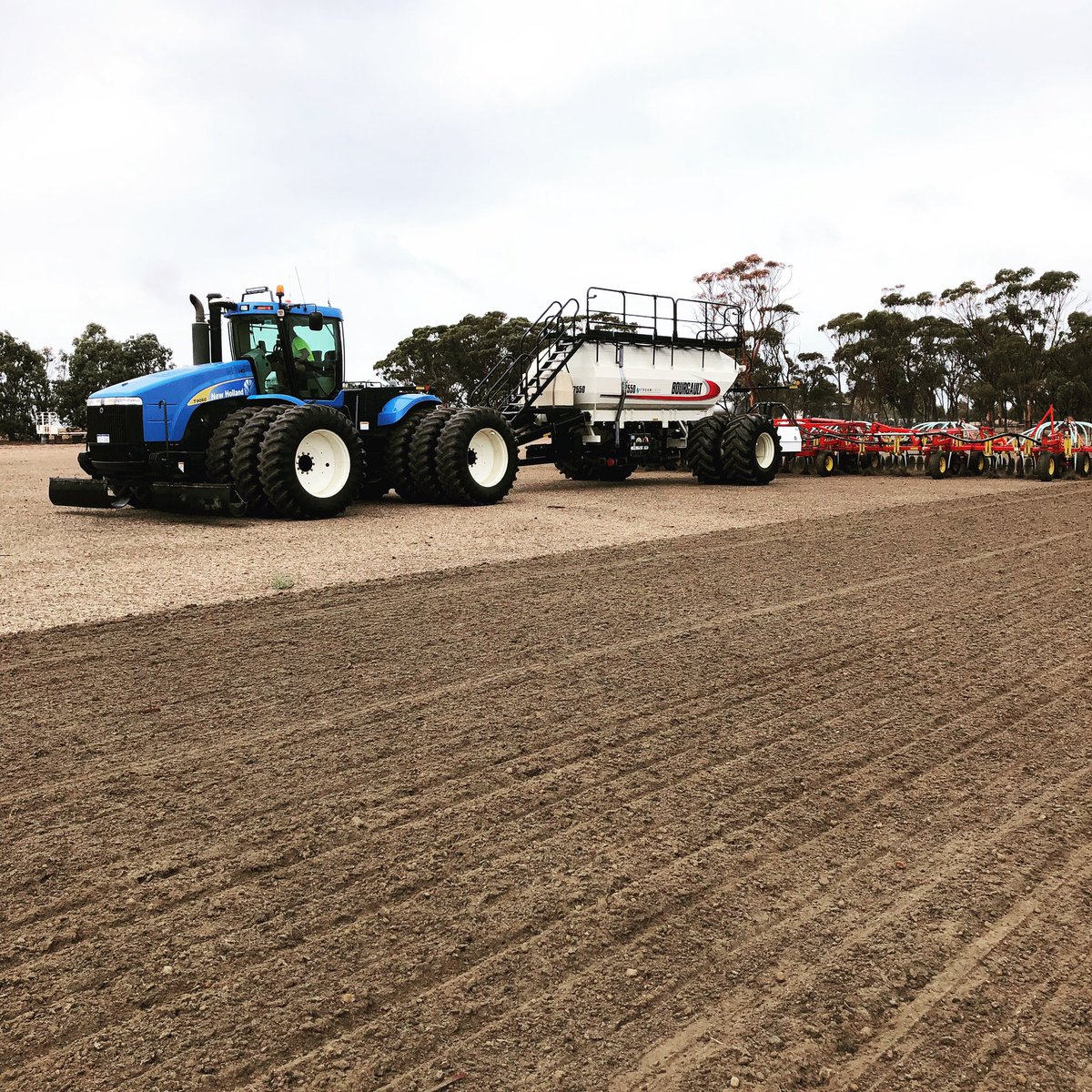 Looking for an experienced seeding operator who has HR/HC license. Rent free fully furnished house and work ute supplied. Starting around the 20th of April until 10th of June. Call 0429976439 RT’s appreciated 👍🏻