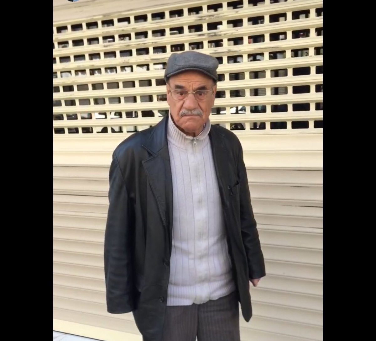 Terbiyesizsiniz, ahlaksızsınız,
Haysiyetsizsiniz, onursuzsunuz,
Şuursuzsunuz...
Sizin beyninizi çoktan virüs sarmış...
Amcanın titreyen sesinden de mi utanmadınız?
Yazıklar olsun...