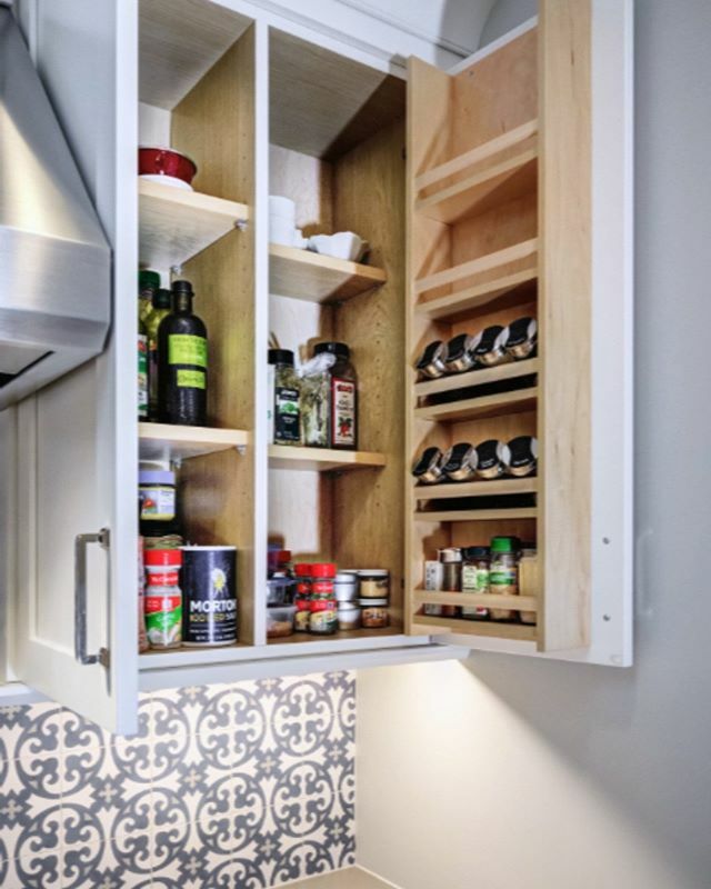 michaelmenn's tweet image. Since a majority of us are going to be at home for awhile, here is some kitchen organization inspiration for you! 
#kitchenorganization #kitchencabinets #builtinstorage #spicecabinet #spicerack #pantryorganization #michaelmennltd #chicagoarchitect #micha… ift.tt/2UyVuL1