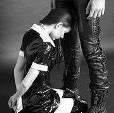 قوية امام العالم ضعيفة امام سيدها