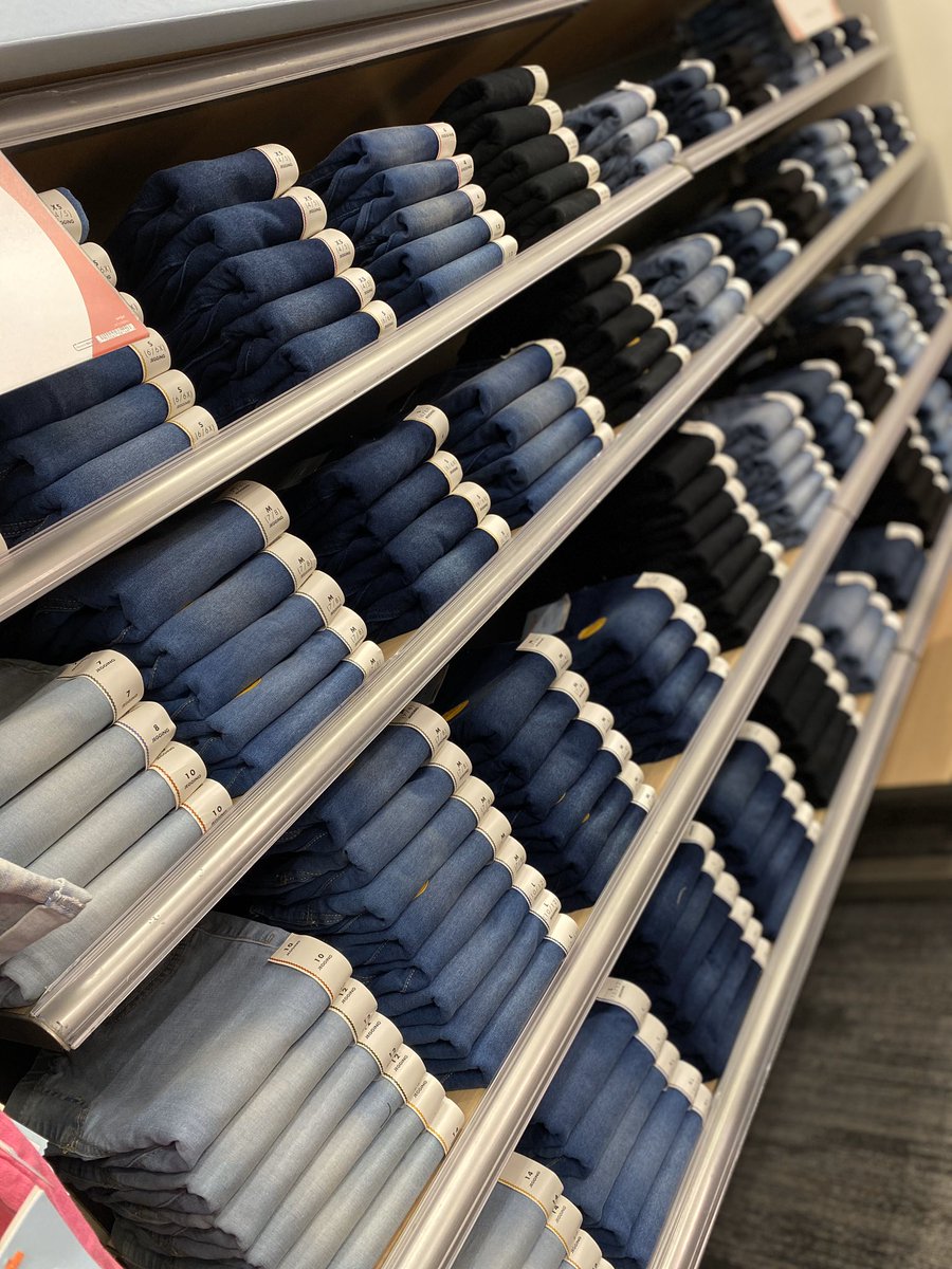 2463vmarturo's tweet photo. Folding jeans is my favorite 👌🏻🔥 https://t.co/xEYnDy71Ag