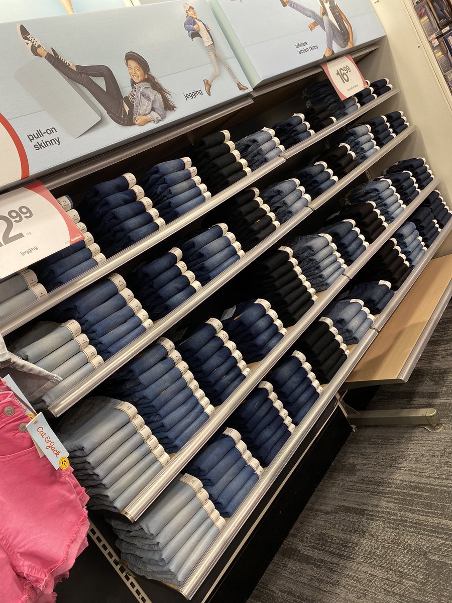 Folding jeans is my favorite 👌🏻🔥