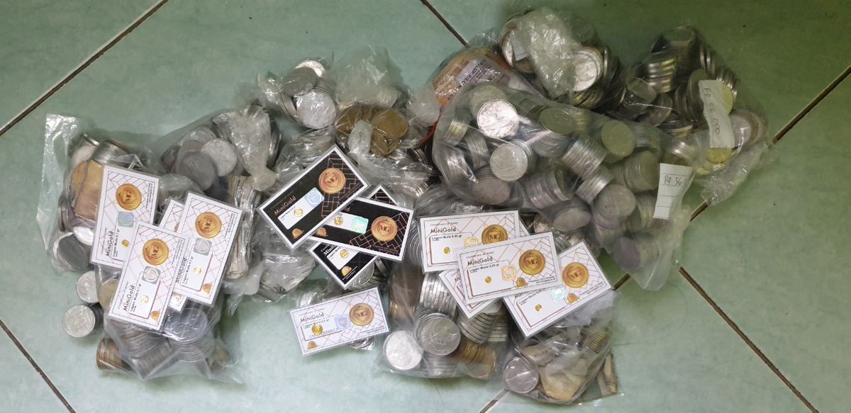 MiniGoldID's tweet photo. Uang recehannya bisa jadi emas. Gak semua orang bisa langsung beli emas berukuran besar.

Tapi ada juga meski punya dana banyak tapi konsisten nabung emas ukuran kecil dan langsung pegang emasnya. Yang penting nabung emas. Buat masa depan keluarga. https://t.co/hmEefiurlc
