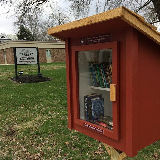 Good news! We have added 2 new #FreeLittleLibraries! This one is at the #MainLibrary on Paint Street and the other is at the #MtLoganBranchLibrary. They are stocked and ready for you! These were built by Oscar Mikus via the #FriendsOfTheLibrary as part o… ift.tt/2y4P7Yv