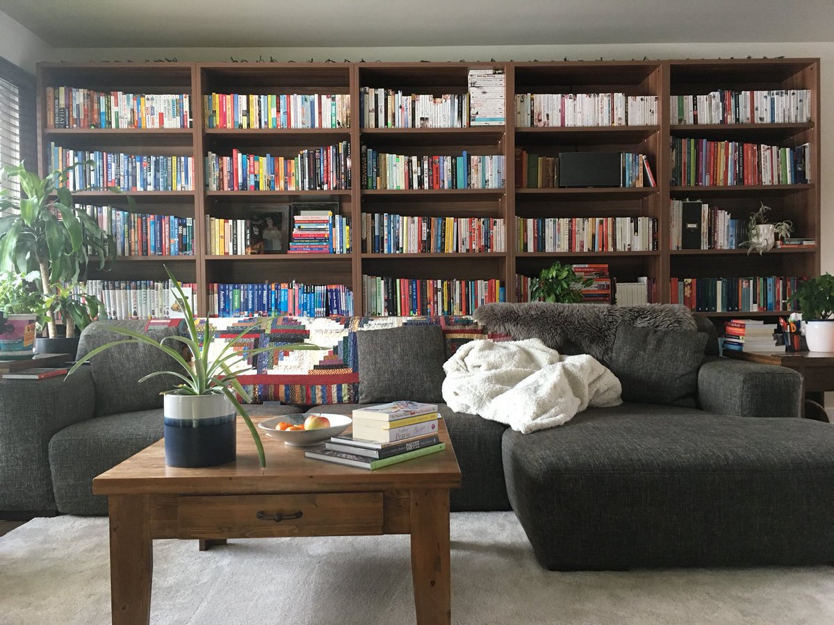 MurphyVerena's tweet photo. @HQstories Here’s my favourite place. (That blanket is heated.) #ShowUsYourShelves https://t.co/dJLWGCCNQG