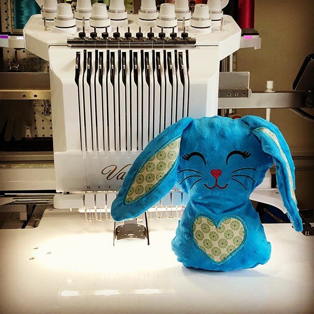 Making #bunnies today on the #babylock #10needleembroiderymachine #embroidery #embroideryart #machineembroidery #stuffedanimals #handmade #ilovecrafting #easterbunny #quilter #quilters  #quiltingcommunity #ilovequilting #quiltingismytherapy #quiltingkeep… ift.tt/2y1lqrb