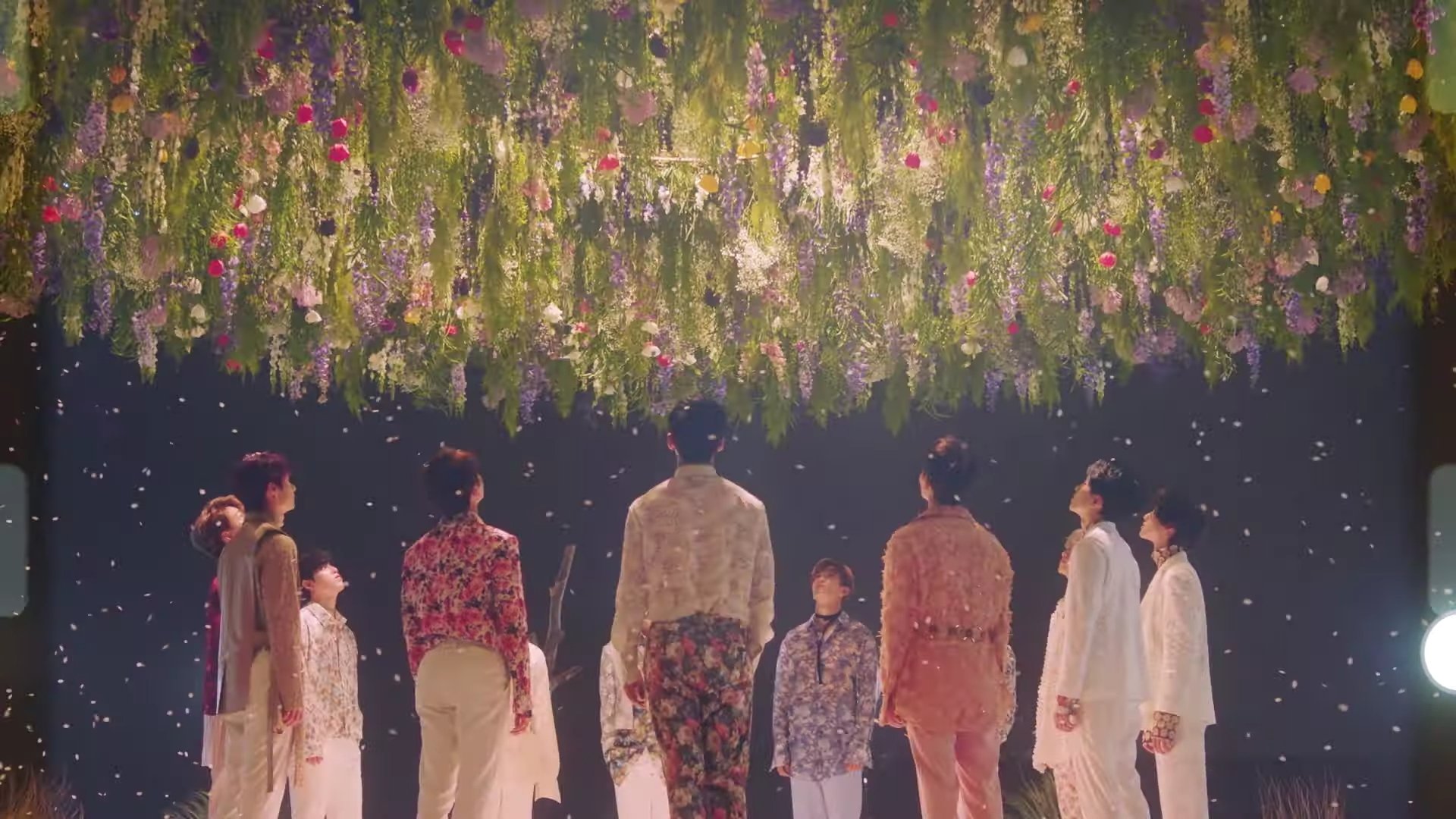 ET1W9uZWAAg0Y-n?format=jpg&name=large