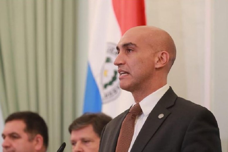 🔴#COVID19py Julio Mazzoleni se encuentra reunido con Mario Abdo a estas horas en Palacio de Gobierno.

📌 No se sabe si dará una conferencia de prensa o hará el anuncio por twitter.

#QuedateEnCasaPy