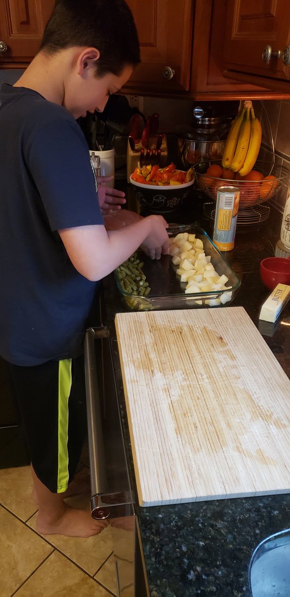 ShellieManes's tweet photo. @FoxMiddleSchool Virtual Spirit Week Day 1: Get in the kitchen #fmsstrong https://t.co/wBogcozPf7